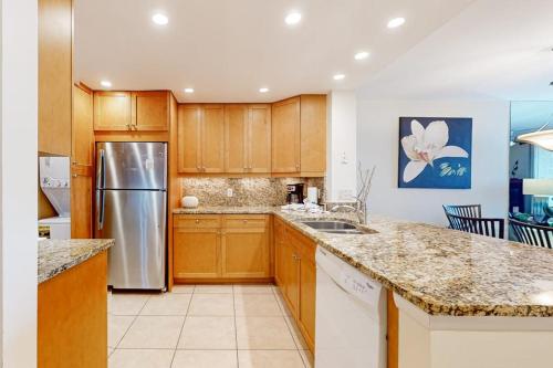 Oceanfront Villa with Ocean Views Shared Pool Hot Tub and More - Walk to Beach photo 11
