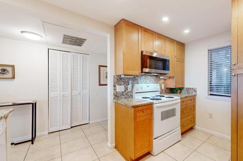 Oceanfront Villa with Ocean Views Shared Pool Hot Tub and More - Walk to Beach photo 12