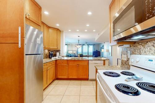 Oceanfront Villa with Ocean Views Shared Pool Hot Tub and More - Walk to Beach photo 13