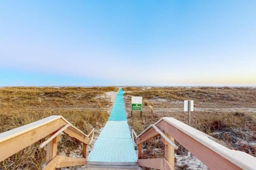 Oceanfront Villa with Ocean Views Shared Pool Hot Tub and More - Walk to Beach photo 25