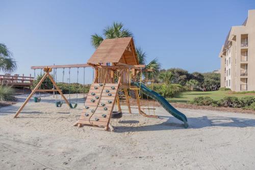 Oceanfront Villa with Ocean Views Shared Pool Hot Tub and More - Walk to Beach photo 41