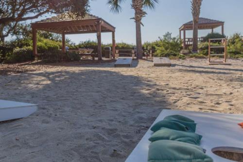 Oceanfront Villa with Ocean Views Shared Pool Hot Tub and More - Walk to Beach photo 40