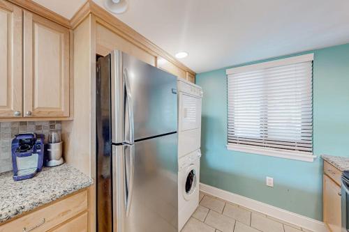 3rd-floor condo with balcony lagoon views pools tennis courts & beach access photo 13
