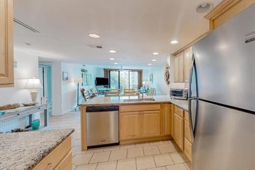 3rd-floor condo with balcony lagoon views pools tennis courts & beach access photo 12