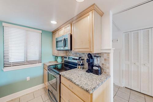 3rd-floor condo with balcony lagoon views pools tennis courts & beach access photo 14