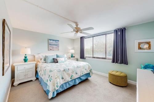 3rd-floor condo with balcony lagoon views pools tennis courts & beach access photo 15