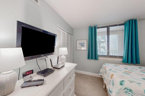 3rd-floor condo with balcony lagoon views pools tennis courts & beach access photo 21