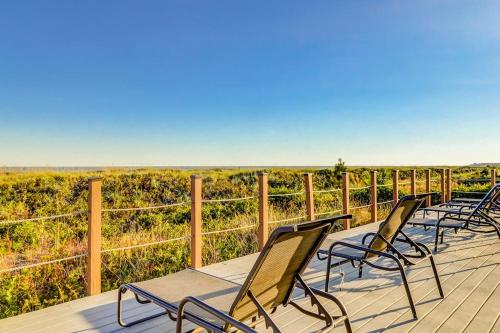 3rd-floor condo with balcony lagoon views pools tennis courts & beach access photo 42