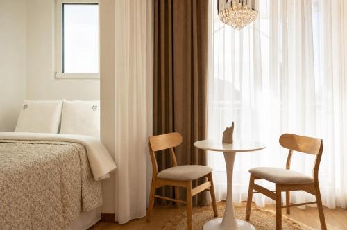 Rooftops of Athens-Studio with Jacuzzi & Sunset View