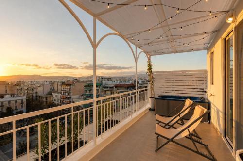 Rooftops of Athens-Studio with Jacuzzi & Sunset View