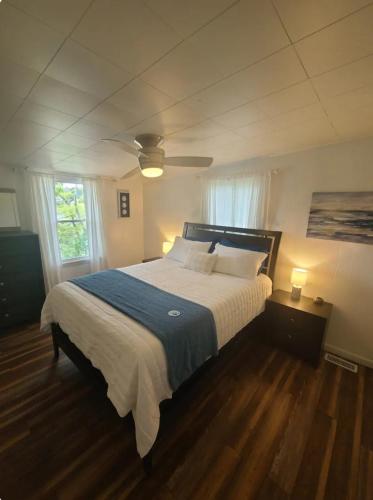 a bedroom with a large bed and a window at Gatliff Getaway in Warsaw