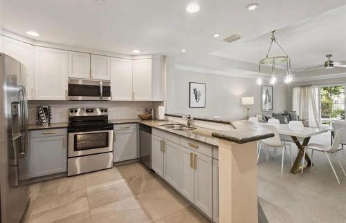 MINUTES FROM DISNEY 3bed 3bath Poolside at LUXURIOUS RESORT photo 29