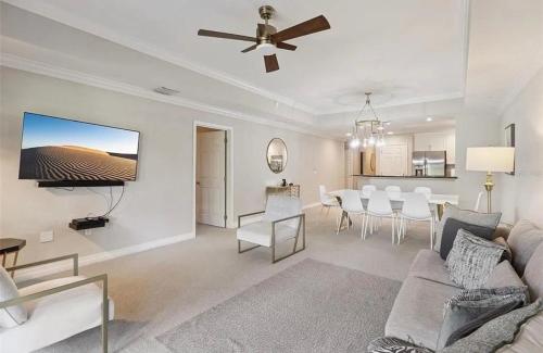 MINUTES FROM DISNEY 3bed 3bath Poolside at LUXURIOUS RESORT photo 22