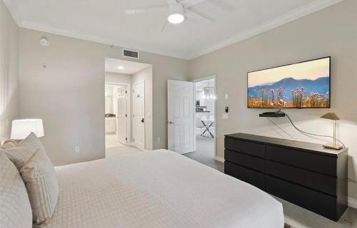 MINUTES FROM DISNEY 3bed 3bath Poolside at LUXURIOUS RESORT photo 18