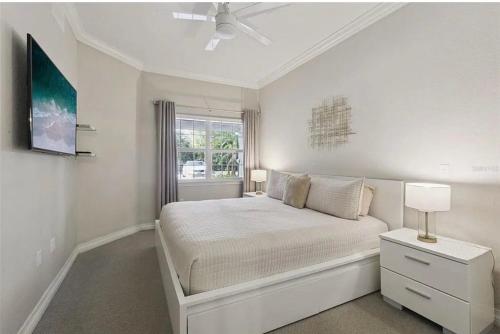 MINUTES FROM DISNEY 3bed 3bath Poolside at LUXURIOUS RESORT photo 16