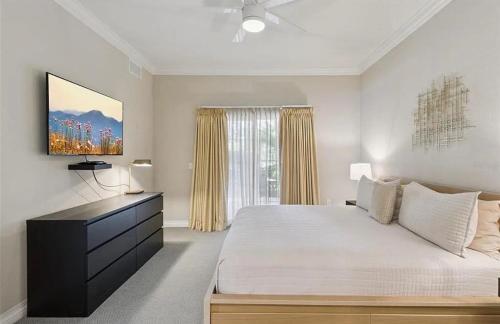 MINUTES FROM DISNEY 3bed 3bath Poolside at LUXURIOUS RESORT photo 15