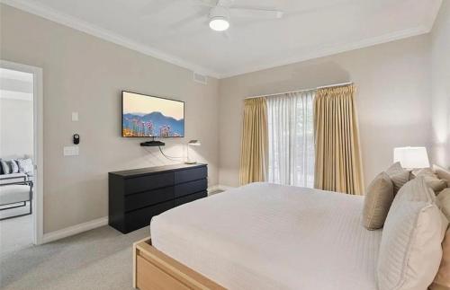 MINUTES FROM DISNEY 3bed 3bath Poolside at LUXURIOUS RESORT photo 14