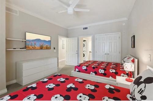 MINUTES FROM DISNEY 3bed 3bath Poolside at LUXURIOUS RESORT photo 9