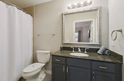 MINUTES FROM DISNEY 3bed 3bath Poolside at LUXURIOUS RESORT photo 5