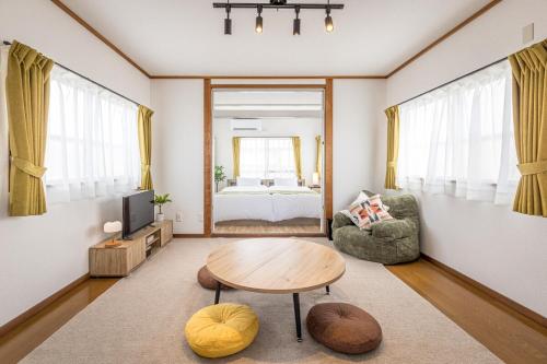 Retro-style coffee house and guesthouse-3 floors-Entire building available for rent-suitable for 9 people-Parking available-pets allowed-Mahjong