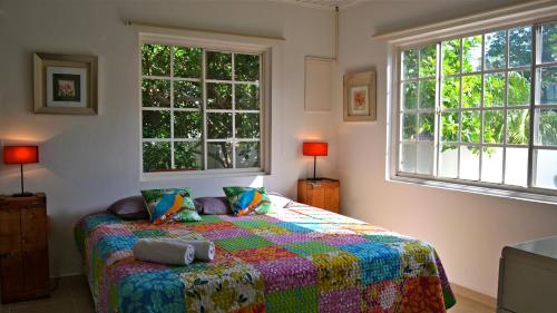 Postel nebo postele na pokoji v ubytování Parrot Villa