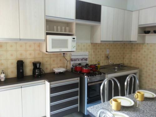 Dapur atau dapur kecil di Apto 1,5 km do Shop. Manauara