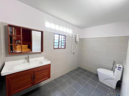 a bathroom with a sink and a toilet at Cloudy Hill Homestay and Hostel in Kampot