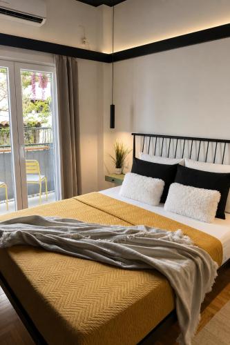 Chic Athens Suite Modern & Central