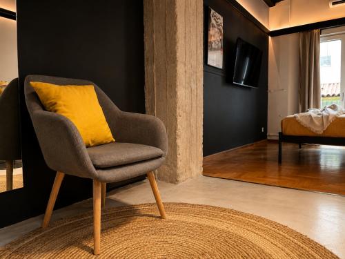 Chic Athens Suite Modern & Central