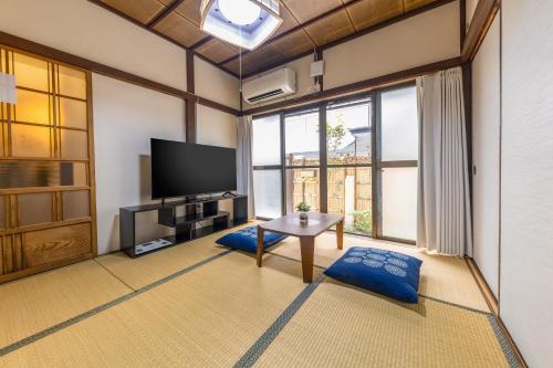 Japanese House with Garden,2-min Walk to Kojiya Sta , 2BR , Direct to Haneda