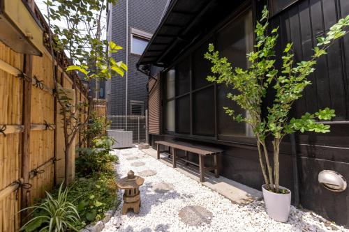 Japanese House with Garden,2-min Walk to Kojiya Sta , 2BR , Direct to Haneda