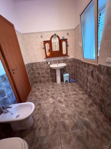 a bathroom with a sink and a mirror at Ciuscia 0 in Calatabiano