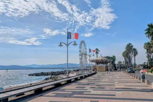 Studio Azur, terrace, parking, 10min from sea
