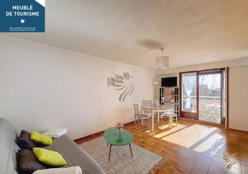 Studio Azur, terrace, parking, 10min from sea