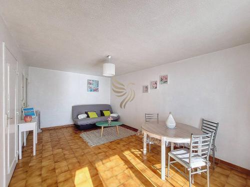 Studio Azur, terrace, parking, 10min from sea