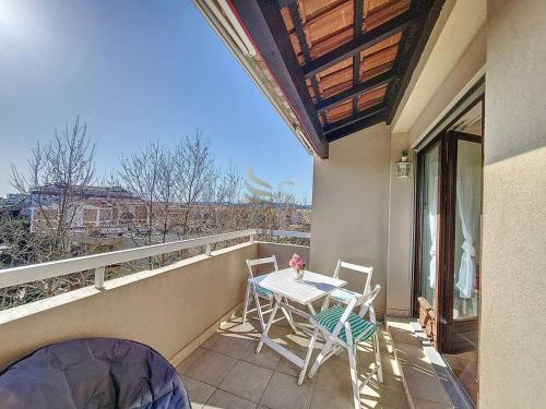 Studio Azur, terrace, parking, 10min from sea