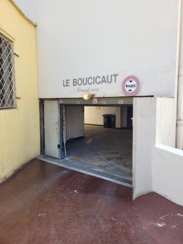 Rooftop apartment Cannes center - Parking photo 15