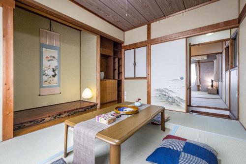 Fully renovated old house near Okayama Station-Compact and comfortable private rental-Up to 6 people-Ideal base for sightseeing-Quiet residential neighborhood