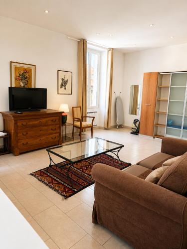 2 Bedroom Apartment Cannes Center by Sweet Accommodation