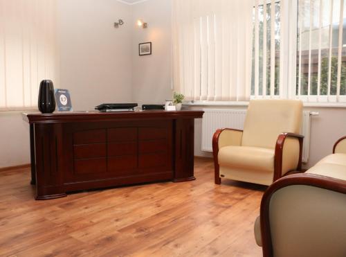 an office with a desk and two chairs in a room at Villa Magna in Gdynia