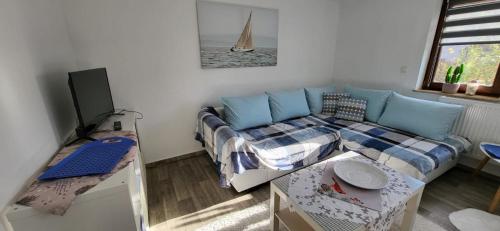 a small room with a bed and a table at Ferienhaus Deubetal Nr.10 in Stadtilm