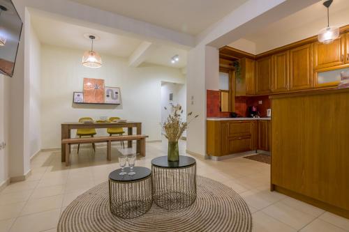 Green - 2 BDR Central Apartment