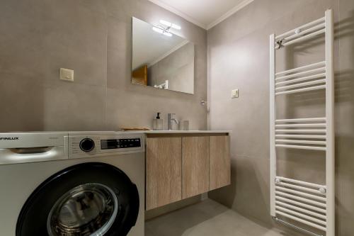 Green - 2 BDR Central Apartment