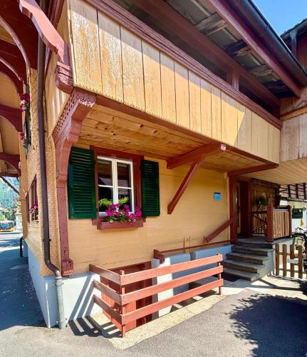 Cosy apartment in heritage protected swiss chalet