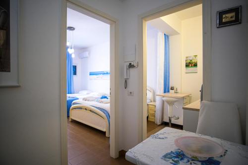a room with a bedroom with a bed and a doorway at Casa di Sofia vicino Ospedale e Grotte in Castellana Grotte
