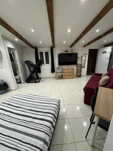 Studio climatisé avec piscine
