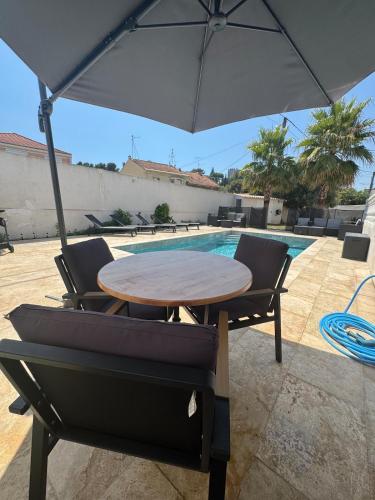 Studio climatisé avec piscine