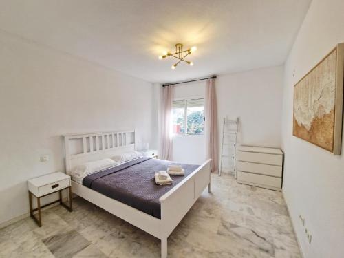 Reserva Rooftop Retreat 2BR Penthouse with Private Rooftop, 2 Pools, Parking & AC