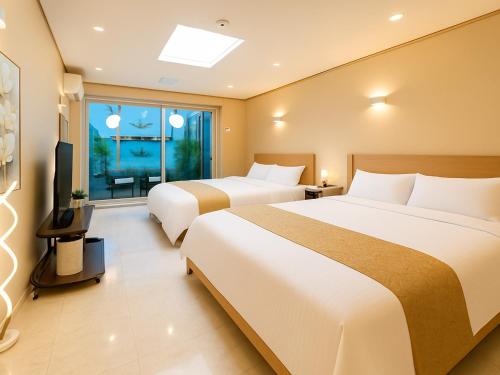 Akasaka 4min walk, 3min to Roppongi ,10min to Shibuya , King Bed, Switch ,Free Wi-Fi , PocketWi-Fi