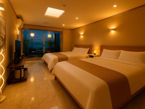 Akasaka 4min walk, 3min to Roppongi ,10min to Shibuya , King Bed, Switch ,Free Wi-Fi , PocketWi-Fi